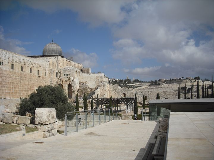 QT 12/12/2025 Fri. Zechariah 2 "God’s Protection and Promised Restoration" “神的保护与应许的复兴”